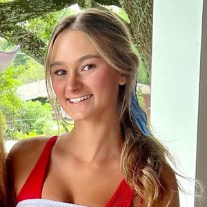 Meet your Posher, Chloe